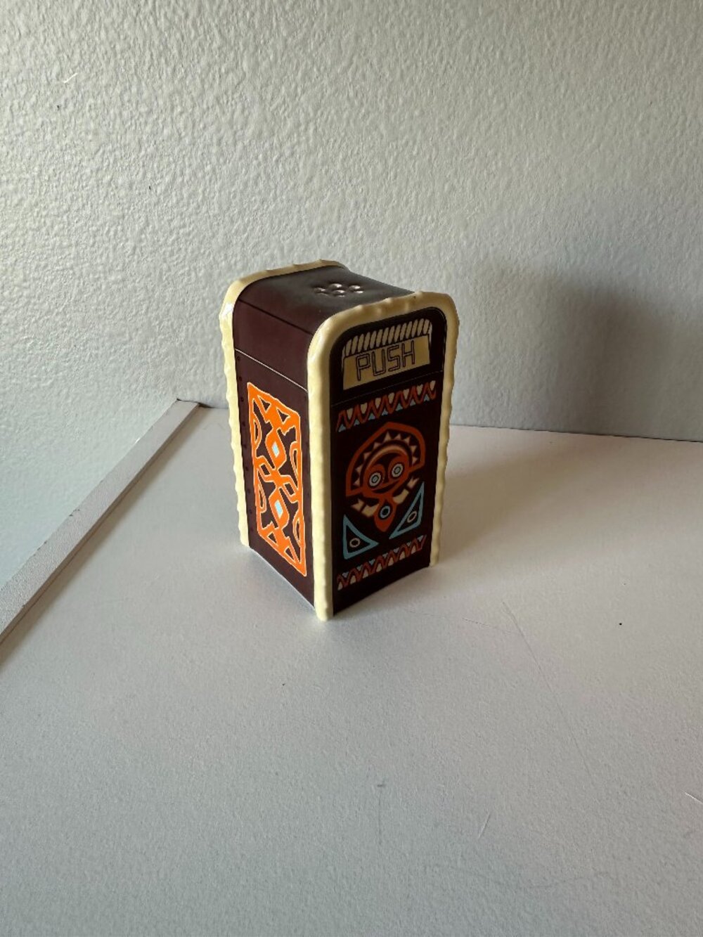 Disney new without tags Polynesian Can Salt Shaker